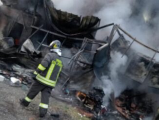 Incendio abitazione a Santa Maria del piano: Pompieri al lavoro