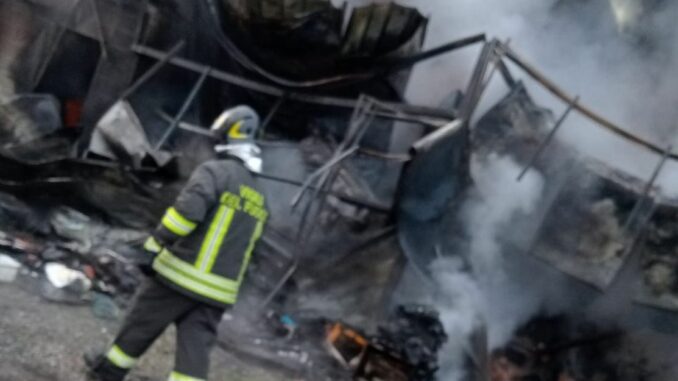 Incendio abitazione a Santa Maria del piano: Pompieri al lavoro