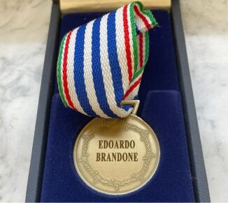 Una medaglia in ricordo di Edoardo Brandone, reduce dei lager nazisti