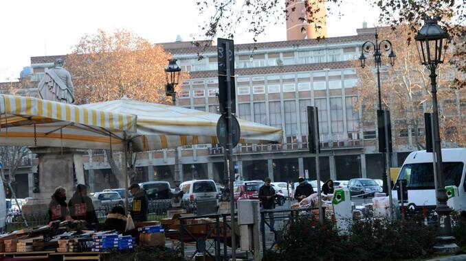 Asti: in piazza Alfieri il mercato chiuderà alle 16 e non più alle 15 2