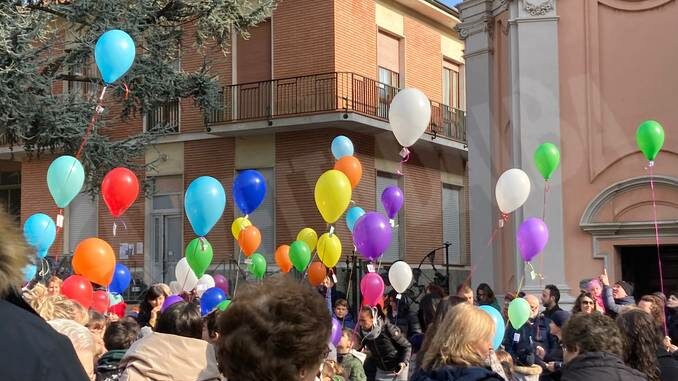 Canale: alla festa della vita lanciati palloncini con messaggi di pace