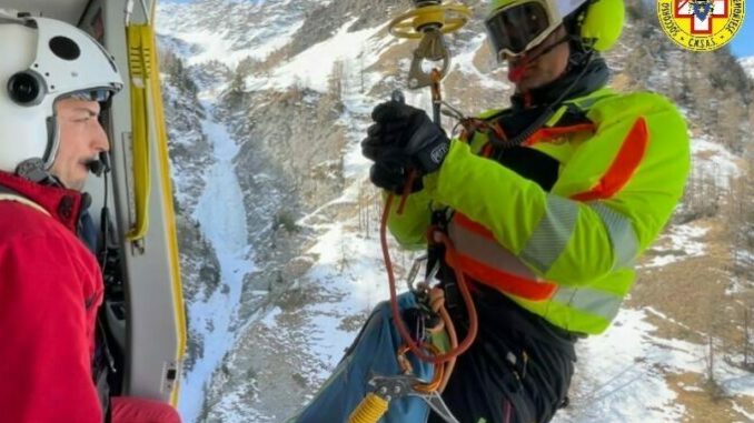 Interventoalla cascata di ghiaccio del Martinet, comune di  Pontechianale (Cn) per un alpinista infortunatosi durante la scalata