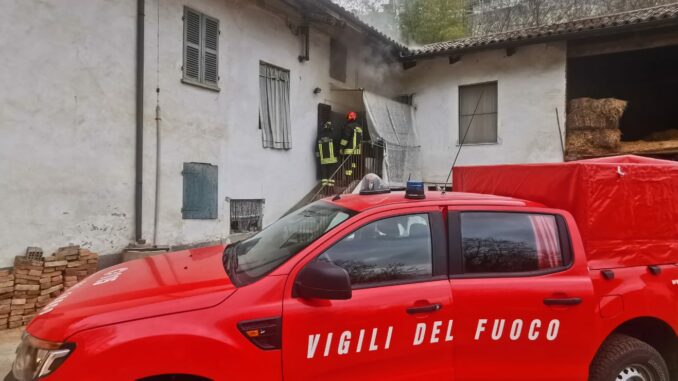 Revignano d'Asti: incendiato il primo piano di un'abitazione, intervengono i Vigili del fuoco di Asti 1