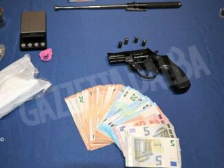 Droga e un revolver in una casa a Castagnito: arrestati due pusher