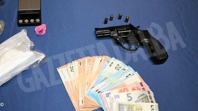 Droga e un revolver in una casa a Castagnito: arrestati due pusher