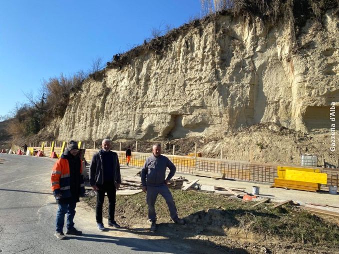 Frana sulla provinciale a Pocapaglia: i lavori di ripristino procedono