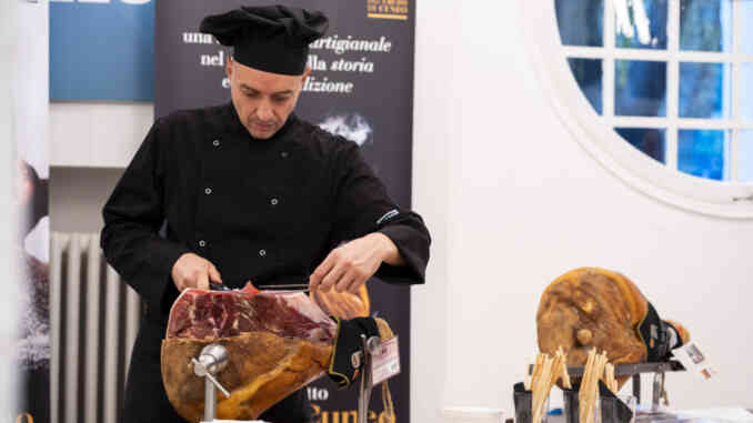 A Fruttinfiore sarà presentato il Bollino di stagionatura del Crudo di Cuneo