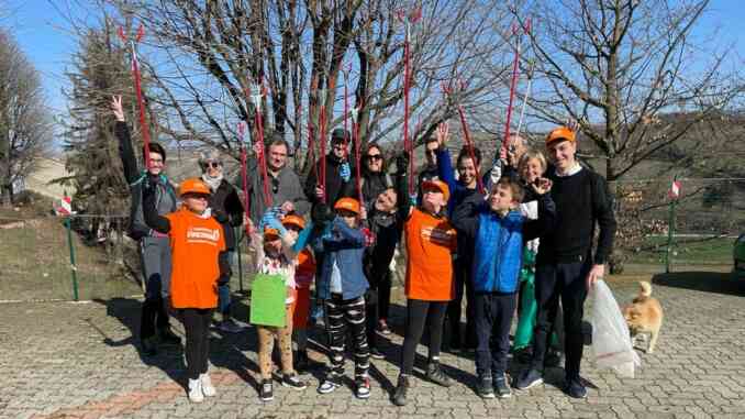 I bambini di frazione Altavilla hanno pulito la zona e i dintorni