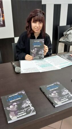 L'autrice Anna Ventimiglia ha presentato il suo primo romanzo, Living Treasure - Oscurità ignote 2
