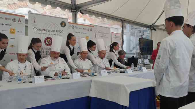 Ultime batterie al Campionato italiano di pasticceria alberghiera (VIDEO)