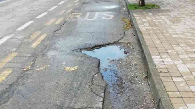 In giro per le strade di Alba: buche e dissesti (VIDEO) 1