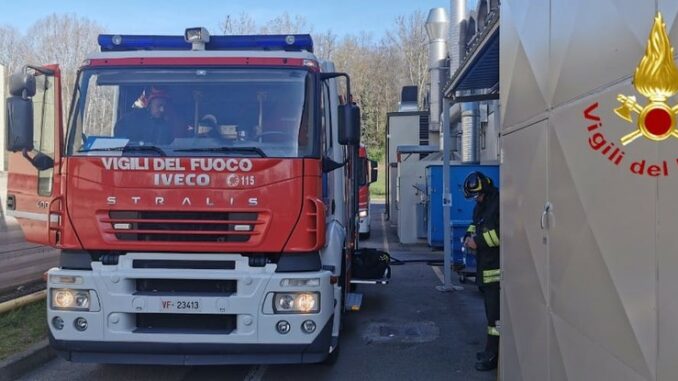 Incendio alla Vernay di Asti: due operai lievemente intossicati