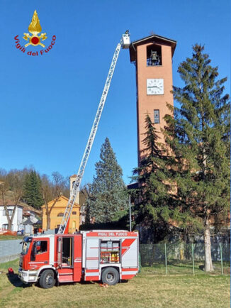 Operazione di bonifica del campanile della chiesa di San Giovanni in frazione Valenzani nel comune di Asti