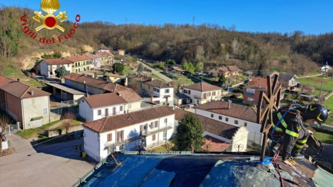 Operazione di bonifica del campanile della chiesa di San Giovanni in frazione Valenzani nel comune di Asti 1