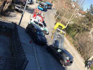 Tre feriti nello contro tra due auto in via Montenero a Bra