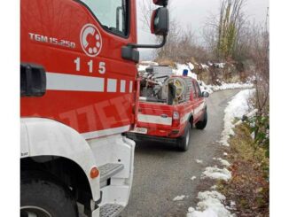 Magazzino in fiamme a Castino: intervengono i Pompieri