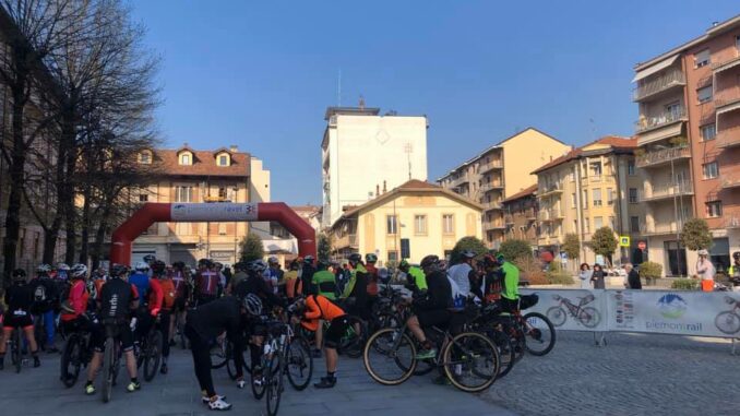 Piemont gravel, la corsa ciclistica è partita da piazza San Paolo (VIDEO)