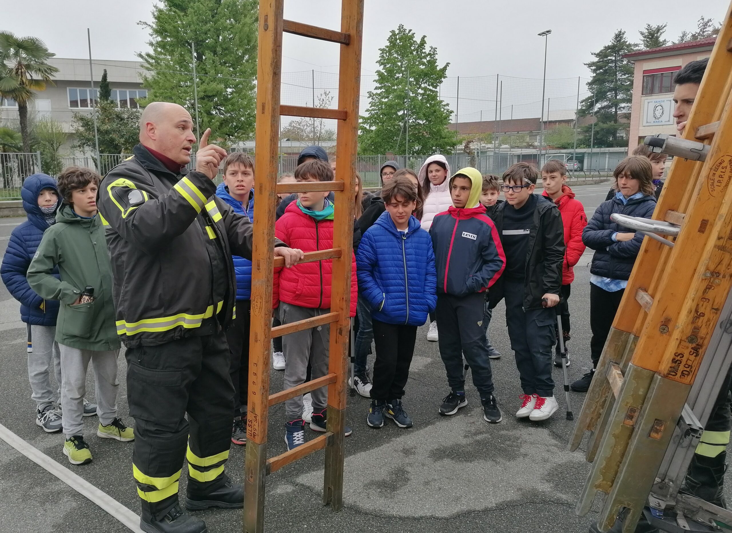 Una mattinata molto speciale con i Vigili del fuoco alla scuola media salesiana di Bra 6