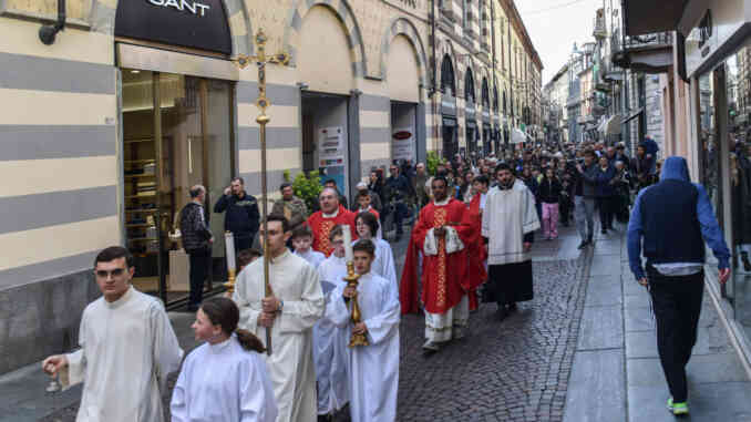 La domenica delle palme nelle vie del centro storico (FOTOGALLERY)