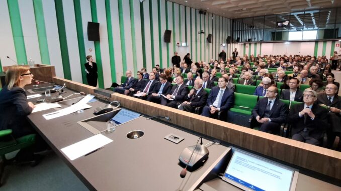 Incontro Confindustria - Intesa Sanpaolo - Torino 4 aprile 2023 (1) Accordo Confindustria e Intesa Sanpaolo rafforzato da un plafond per il Piemonte di 12,5 miliardi di euro