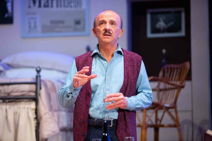 “L’erba del vicino è sempre più verde”, di e con Carlo Buccirosso, conclude la rassegna di Prosa del Teatro Sociale “G. Busca” di Alba