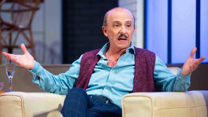 L'erba_del_vicino_Buccirosso_phGildaValenza_IMG_0115_STAMPA “L’erba del vicino è sempre più verde”, di e con Carlo Buccirosso, conclude la rassegna di Prosa del Teatro Sociale “G. Busca” di Alba 1