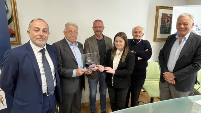 Socio Aci di Alba premiato per gli oltre 50 anni di fedeltà associativa 1