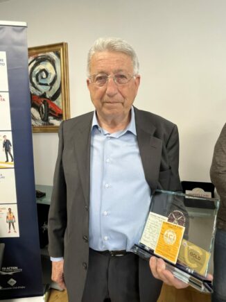 Socio Aci di Alba premiato per gli oltre 50 anni di fedeltà associativa