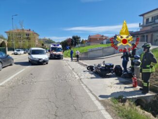 Scontro tra moto e auto