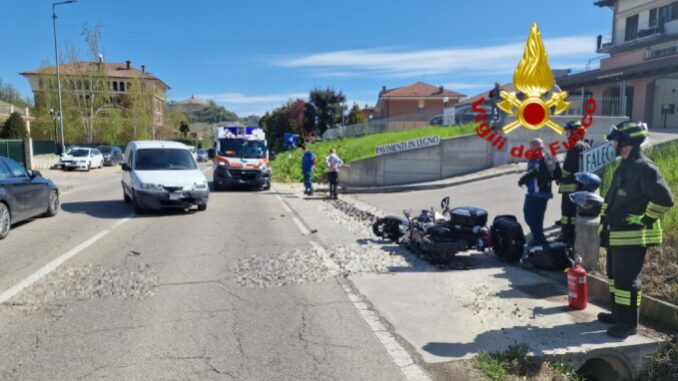 Scontro tra moto e auto