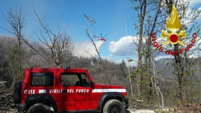 Divampa nuovamente incendio boschivo in località Casali Gavotti a Roccaforte di Mondovì 1