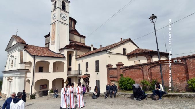 Oggi a Belvedere Langhe la distribuzione dei micun 2