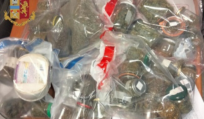 Arrestato per spaccio con quasi un chilogrammo di cannabis