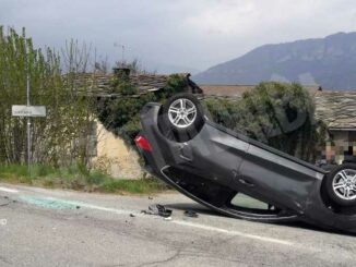Auto cappottata a Martiniana Po: soccorso il conducente