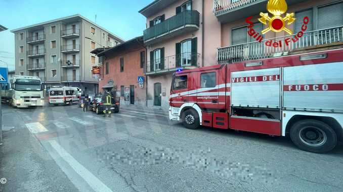 Con l'auto contro una vetrina a Morozzo: automobilista ferito