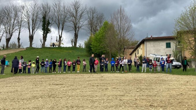 Monchiero Alto fiorisce con l'iniziativa Più api della fondazione Crc