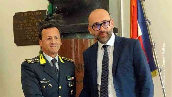 stretta-mano-1 Il Pnrr porta in Granda 580 milioni; la Finaza vigila sulla trasparenza