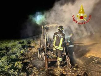 Incendio alla Veglia di Cherasco: distrutto un trattore