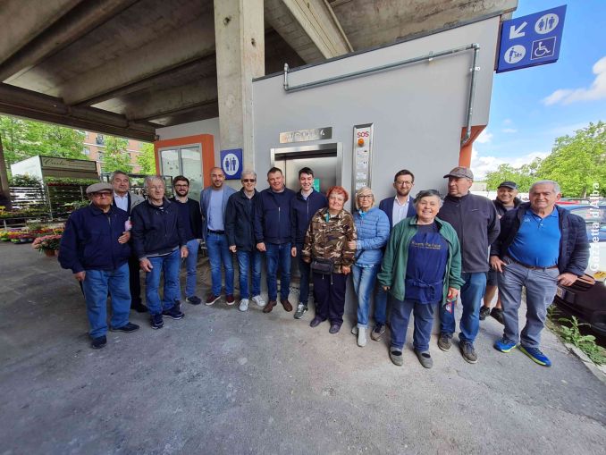 Più servizi per il mercato di piazza Prunotto. Aperto il bagno a gettoni 1