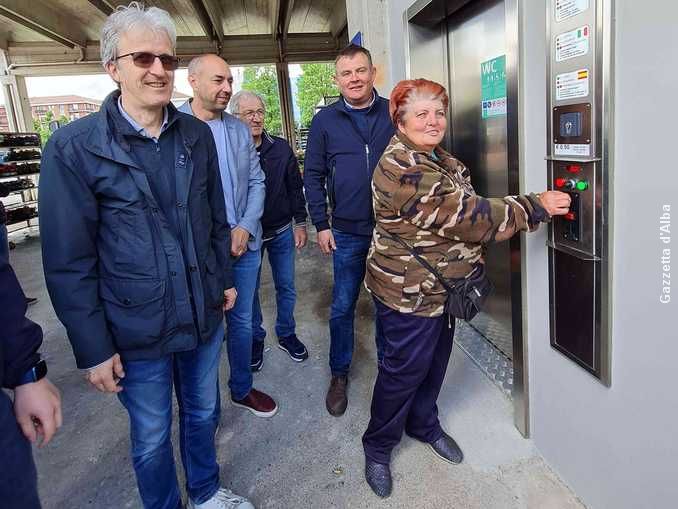 Più servizi per il mercato di piazza Prunotto. Aperto il bagno a gettoni 2