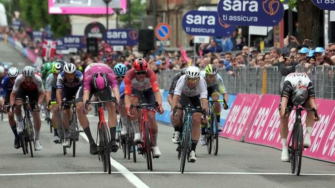 Giro d'Italia: a Tortona vince Ackermann. Domani tocca alla Bra-Rivoli 1