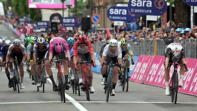 Giro d'Italia: gli orari dei passaggi sulle strade di Langa e Roero