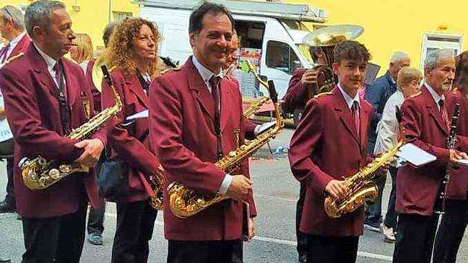 Alla sfilata degli Alpini ha debuttato Pierantonio, musicista di 13 anni