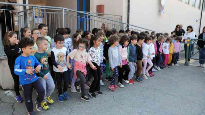 La scuola Coppino manifesta per avere più educazione civica (FOTOGALLERY)