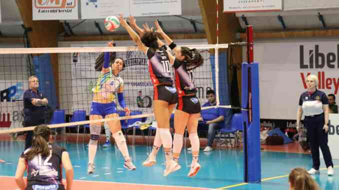 Pallavolo: Libellula cede al quinto set contro il Valdarno (VIDEO)