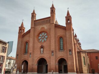 Restauri in cattedrale ad Alba. Una nuova luce sulla facciata di San Lorenzo