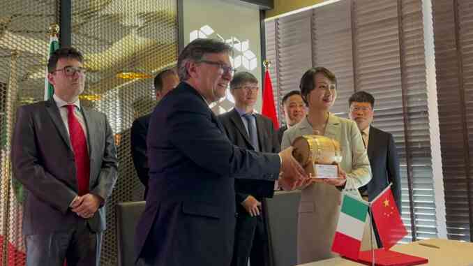 Firmato un protocollo tra Italia e Cina per la promozione di vino e tè
