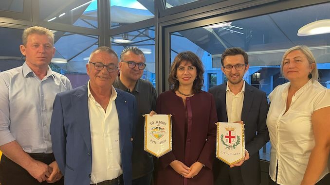 L’Assessore al Turismo di Alba e una delegazione del territorio incontrano l’ambasciatore del Kosovo in Italia, Lendita Haxhitasim