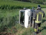 Incidente stradale tra Santo Stefano Belbo e Canelli: si ribalta un furgone