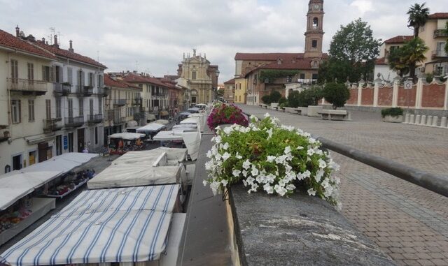 Mercato sulla Rocca di Bra: da venerdì 30 giugno nuova disposizione delle bancarelle